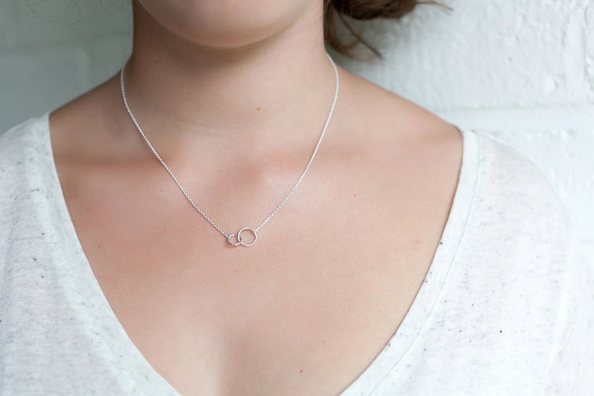 Collier Deux Petits Ronds Entrelacés en Argent 925 – Symbole d'Amitié et d'Amour – Image 3